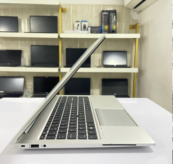 HP EliteBook 855 G8 – AMD Ryzen 7 5800U (Quasi Neuf)
