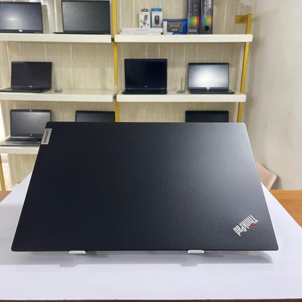 Lenovo ThinkPad E15 – AMD Ryzen 7 5700U cadencé à 1.90 GHz