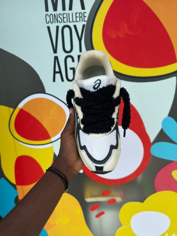 ASICS GEL-NYC – Cream, Black & Grey avec Lacets Moumoute Noirs