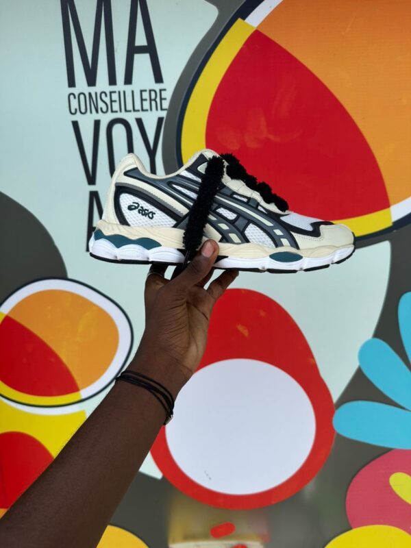 ASICS GEL-NYC – Cream, Black & Grey avec Lacets Moumoute Noirs