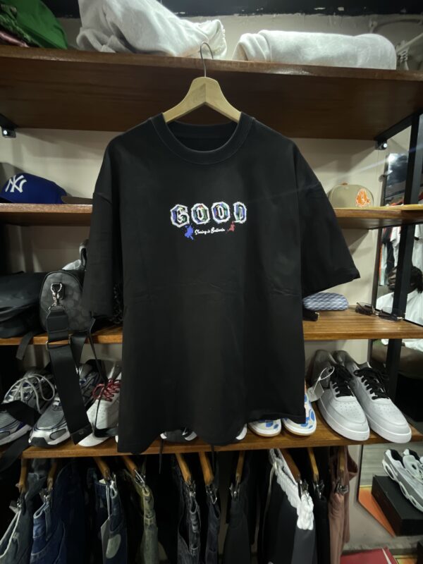 T-shirt Oversize "GOOD" – Streetwear Artistique Noir à Effet Graffiti
