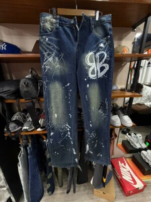Jean Denim Graffiti Style "BB" – Coupe Droite et Délavage Vintage