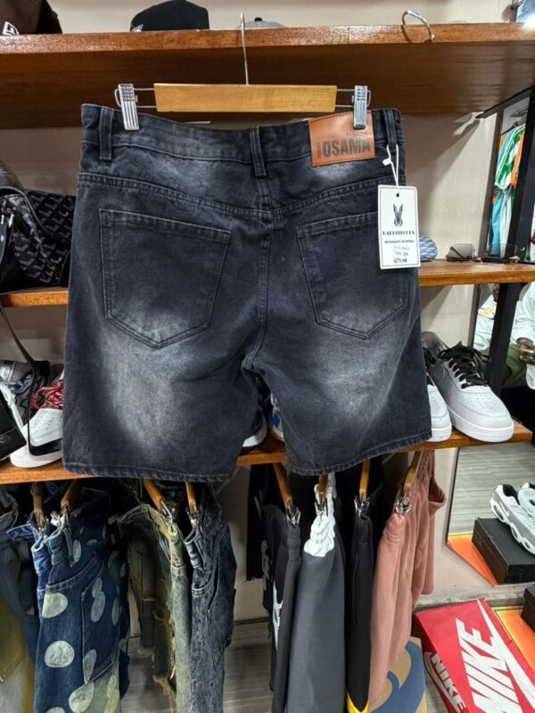 Short en Jean Noir Délavé Gothique & Streetwear – Patchs Croix Multi-colores