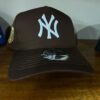 Casquette New Era 9FORTY New York Yankees – Marron Chocolat & Logo Blanc