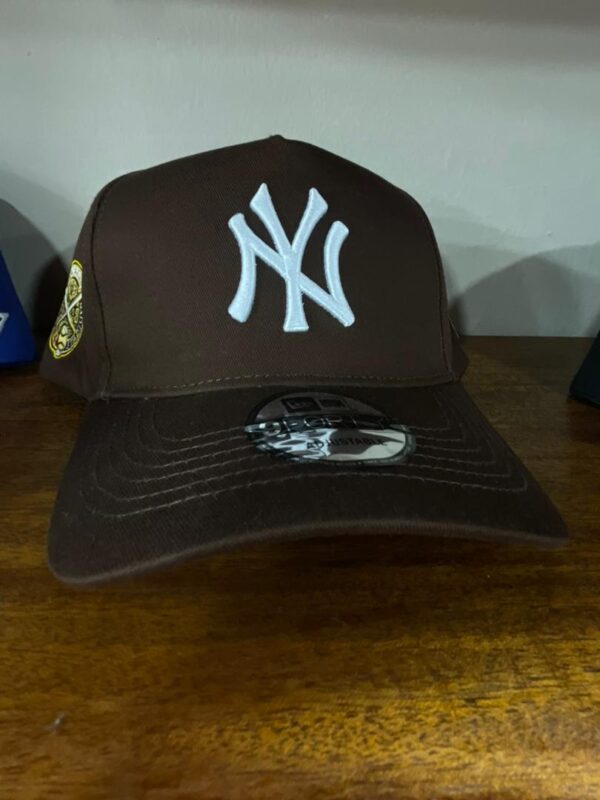 Casquette New Era 9FORTY New York Yankees – Marron Chocolat & Logo Blanc
